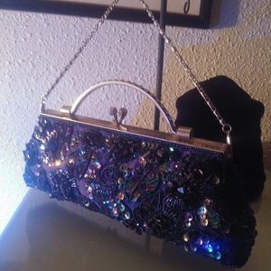 A divine convertible evening clutch